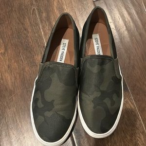 Steve Madden Zayna Camo Green Slip On Sneakers Womens Size 8